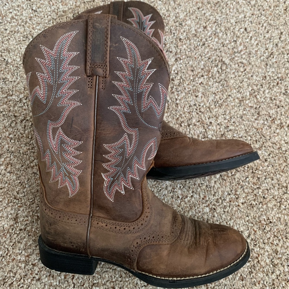 Ariat Womens Heritage cowboy boots 6.5 LIKE NEW